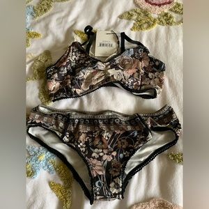 Spell and the gypsy “Amethyst” nightfall, bralette and panties size medium,